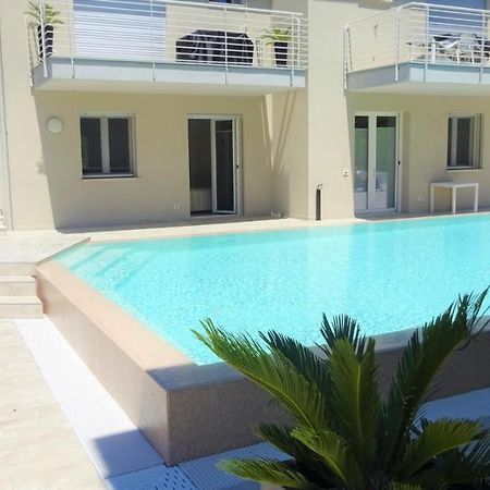 Holiday House Al Porto View Lake 페스키에라델가르다 외부 사진