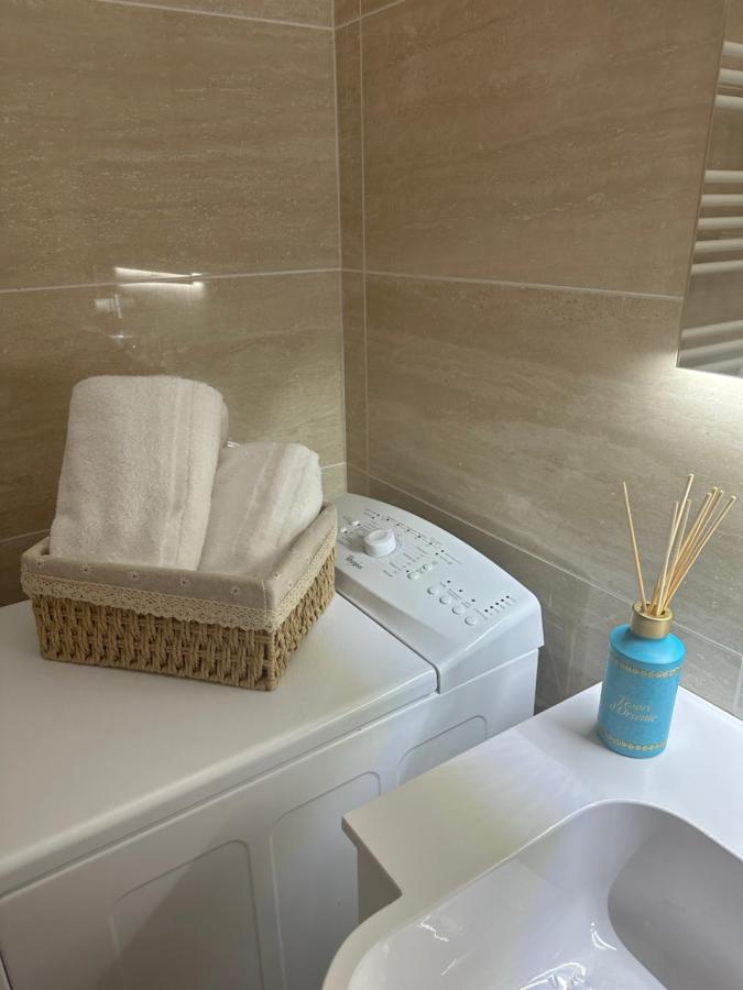 Holiday House Al Porto View Lake 페스키에라델가르다 외부 사진